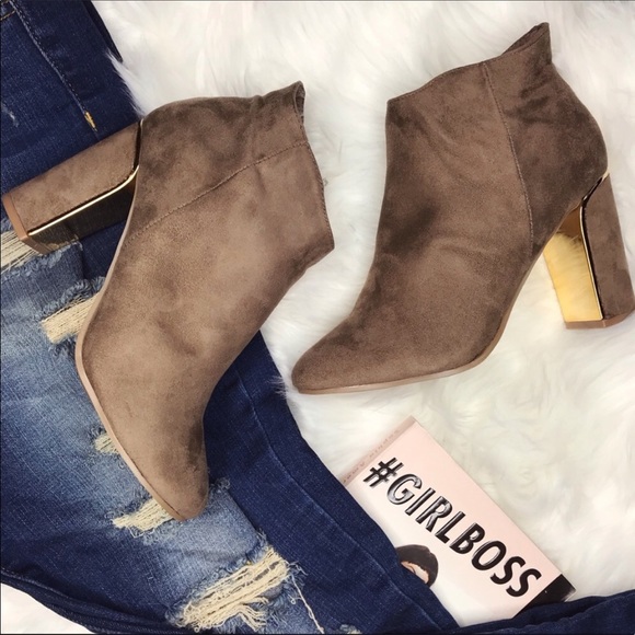Shoes - LAST PAIR Size 8,5❗️TAUPE ALMOND TOE ANKLE BOOT 👢